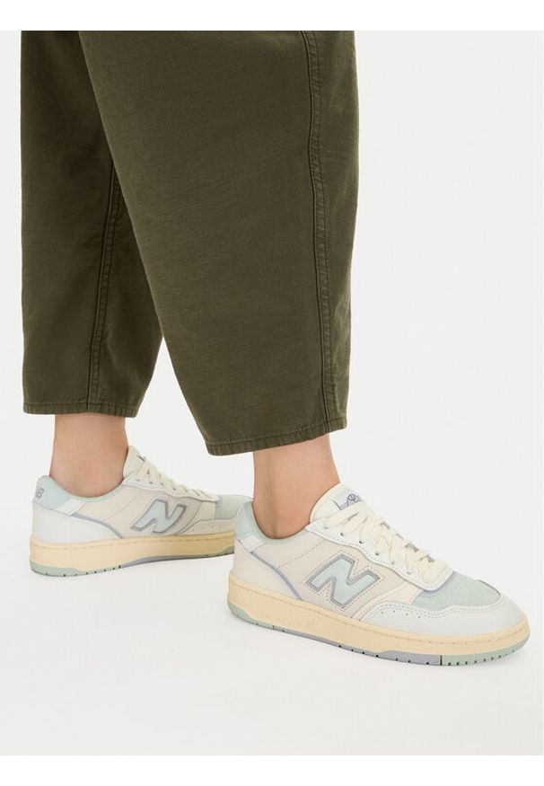 New Balance Sneakersy U9509MT Beżowy jasny. Kolor: beżowy. Materiał: skóra