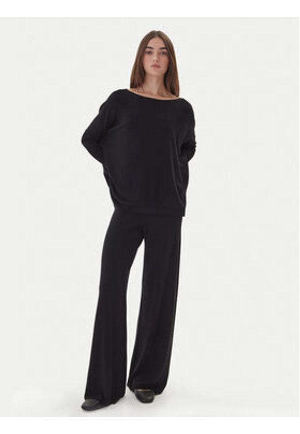 Kontatto Sweter 3M0802C Czarny Relaxed Fit. Kolor: czarny. Materiał: wiskoza