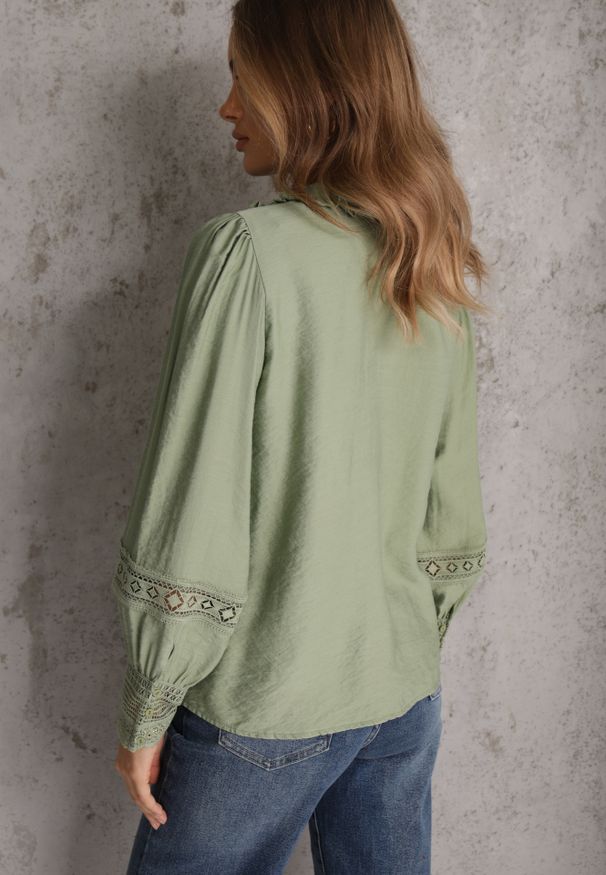 Renee - Zielona Koszula ze Stójką i Koronką Phaeninca. Okazja: na co dzień. Typ kołnierza: kołnierzyk stójkowy. Kolor: zielony. Materiał: koronka. Wzór: koronka. Styl: casual, elegancki