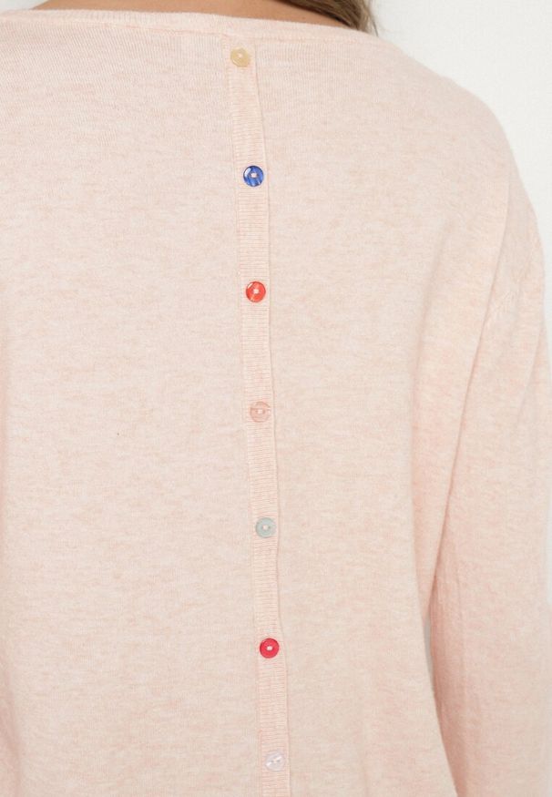 Born2be - Jasnoróżowy Sweter z Kaszmirem i Ozdobnymi Kieszeniami Sanarea. Okazja: na co dzień, na spacer. Kolor: różowy. Materiał: kaszmir. Długość rękawa: długi rękaw. Długość: długie. Styl: klasyczny, elegancki, casual