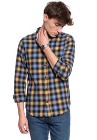 Lee - KOSZULA LEE BUTTON DOWN FROST BLUE L880OMMJ. Typ kołnierza: button down. Kolor: żółty. Materiał: materiał