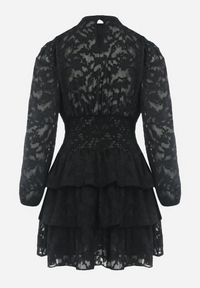 Born2be - Czarna Taliowana Sukienka Mini Koronkowa z Falbankami Ciluna. Okazja: na co dzień. Typ kołnierza: kołnierz z falbankami. Kolor: czarny. Materiał: koronka. Wzór: aplikacja. Styl: klasyczny, casual, elegancki. Długość: mini #4