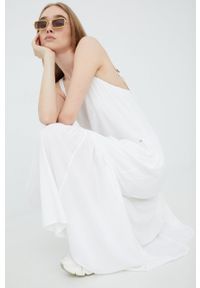 Superdry sukienka kolor biały maxi prosta. Okazja: na co dzień. Kolor: biały. Materiał: materiał, wiskoza, tkanina. Długość rękawa: na ramiączkach. Typ sukienki: proste. Styl: casual. Długość: maxi