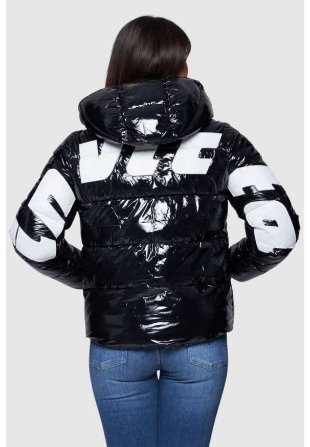 Invicta - INVICTA Błyszcząca krótka kurtka puchowa damska z kapturem, Rozmiar XS. Typ kołnierza: kaptur. Kolor: czarny. Materiał: puch. Długość: krótkie