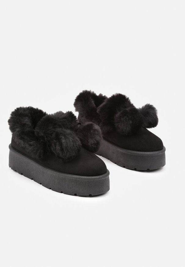 Born2be - Czarne Śniegowce na Grubej podeszwie ze Sztucznym Futrem i Pomponami Irissaure. Okazja: na co dzień. Kolor: czarny. Materiał: futro. Sezon: zima. Styl: elegancki, casual