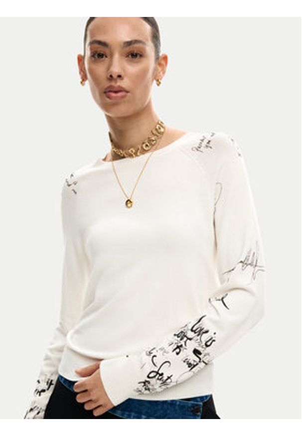 Desigual Sweter Marquette 26SWJF10 Écru Regular Fit. Kolor: kremowy. Materiał: wiskoza