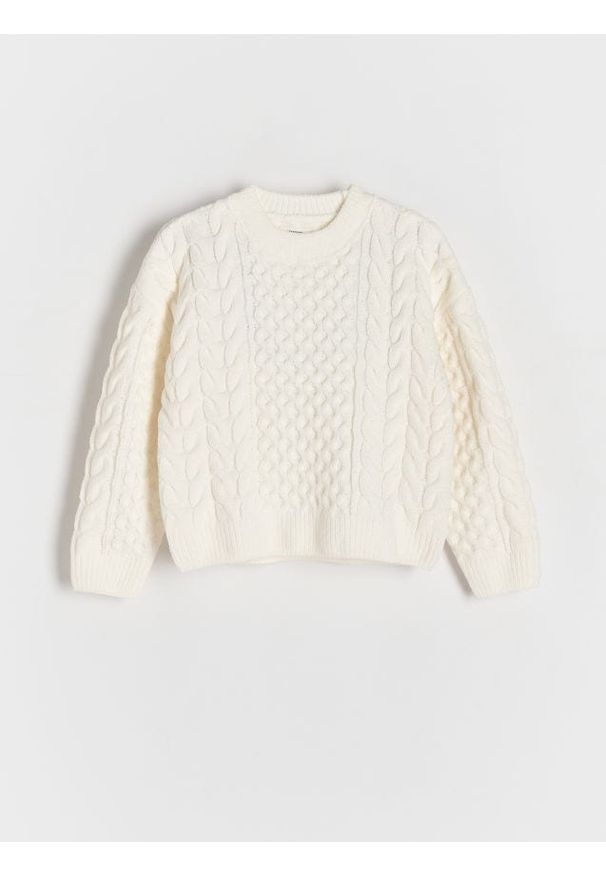 Reserved - Sweter z warkoczowym splotem - złamana biel. Materiał: dzianina. Wzór: ze splotem