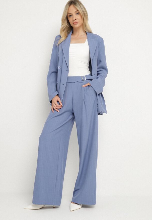 Born2be - Niebieskie Garniturowe Spodnie Szerokie z Wiskozą i Paskiem Ellifira. Okazja: na co dzień, na spotkanie biznesowe. Kolor: niebieski. Materiał: wiskoza. Styl: casual, biznesowy, elegancki