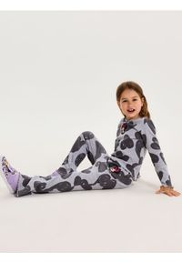 Sinsay - Bawełniane spodnie flare z haftem Minnie Mouse - szary. Kolor: szary. Materiał: bawełna. Wzór: haft, motyw z bajki #1