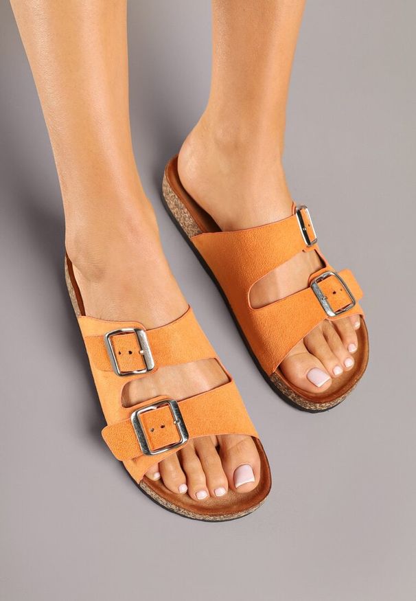 Born2be - Pomarańczowe Klapki na Grubej Korkowej Podeszwie z Dwoma Paskami Ivelimi. Okazja: na co dzień. Kolor: pomarańczowy. Materiał: skóra. Styl: elegancki, casual