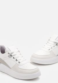 Born2be - Białe Sneakersy z Kolorowymi Wstawkami Fulvio. Nosek buta: okrągły. Zapięcie: sznurówki. Kolor: biały. Materiał: materiał. Wzór: kolorowy. Sezon: wiosna, jesień. Obcas: na obcasie. Wysokość obcasa: niski #3
