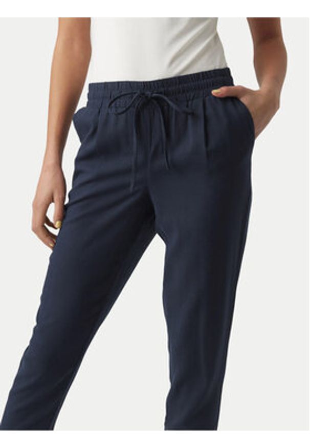 Vero Moda Spodnie materiałowe Jesmilo 10279691 Granatowy Regular Fit. Kolor: niebieski. Materiał: len, wiskoza