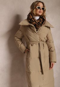Renee - Ciemnobeżowa Kurtka za Kolano Pikowana Chadi. Kolor: beżowy. Materiał: jeans, tkanina. Sezon: zima. Styl: klasyczny, elegancki