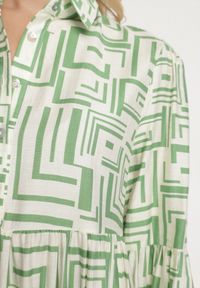 Born2be - Zielona Rozkloszowana Sukienka Koszulowa z Wiskozą w Geometryczny Wzór Alineria. Okazja: na co dzień. Kolor: zielony. Materiał: wiskoza. Wzór: geometria. Typ sukienki: koszulowe. Styl: klasyczny, casual, elegancki #2