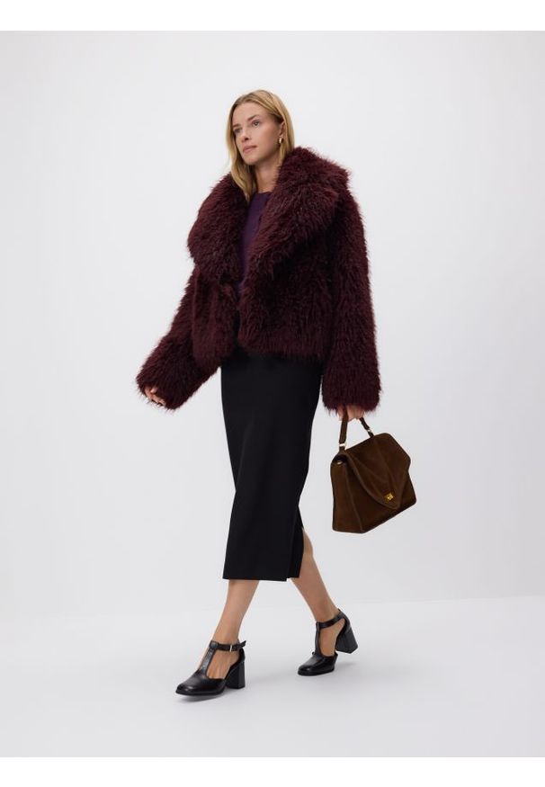 Reserved - Zamszowa torebka z paskiem - brązowy. Kolor: brązowy. Materiał: zamszowe