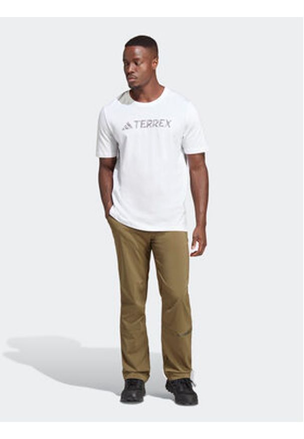 Adidas - adidas T-Shirt Terrex Classic Logo HZ1400 Biały Regular Fit. Kolor: biały. Materiał: bawełna