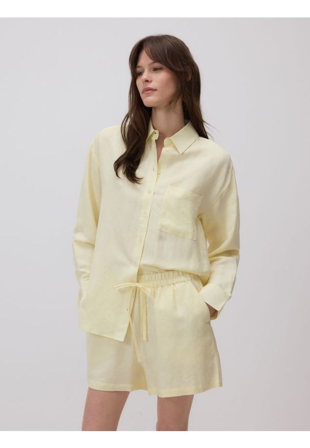 Reserved - Szorty z lnem - jasnożółty. Kolor: żółty. Materiał: len