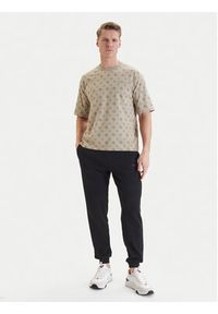 Guess T-Shirt Z6GI07 K2852 Beżowy Relaxed Fit. Kolor: beżowy. Materiał: bawełna #2