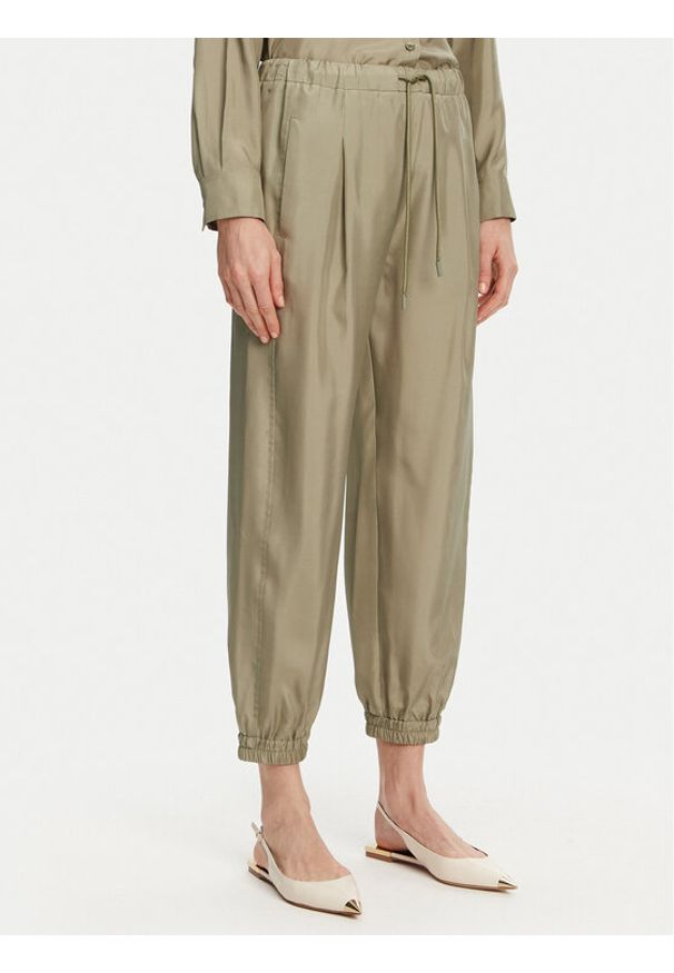 Marella Spodnie materiałowe Abetaia 2513131095 Zielony Relaxed Fit. Kolor: zielony. Materiał: jedwab