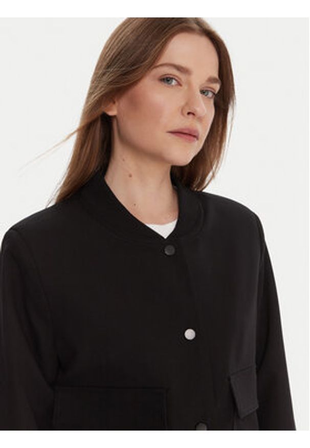Tatuum Kurtka bomber Bombi T2502.012 Czarny Regular Fit. Kolor: czarny. Materiał: wiskoza, syntetyk