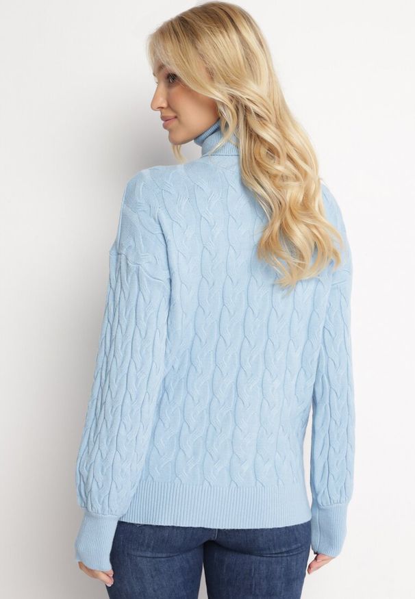 Born2be - Jasnoniebieski Sweter z Golfem w Warkoczowy Splot ze Ściągaczami Maraiwai. Typ kołnierza: golf. Kolor: niebieski. Wzór: ze splotem. Sezon: jesień