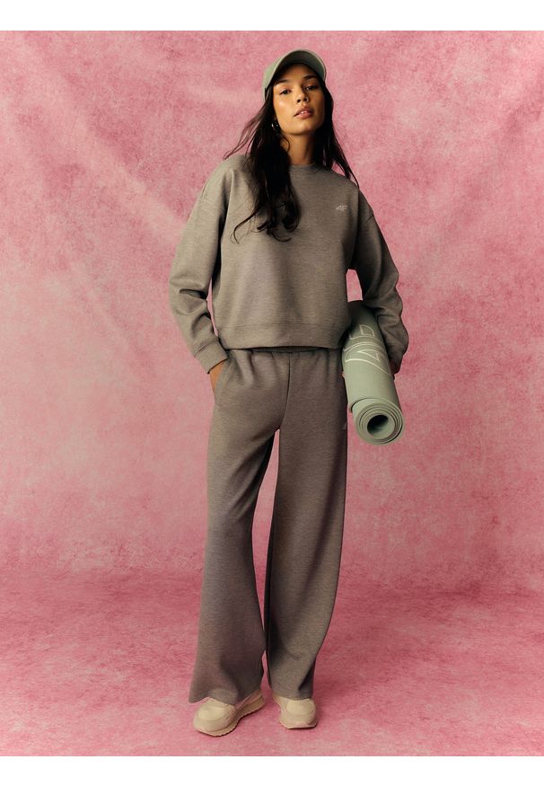 4f - 4F Bluza dresowa regular bez kaptura damska - szara XS. Okazja: na co dzień. Typ kołnierza: bez kaptura. Kolor: szary. Materiał: dresówka. Wzór: gładki. Styl: casual