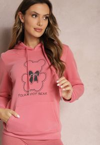 Renee - Różowa Bluza Kangurka ze Ściągaczami z Nadrukiem i Polarem Simunsa. Kolor: różowy. Materiał: polar. Wzór: nadruk. Styl: klasyczny #3