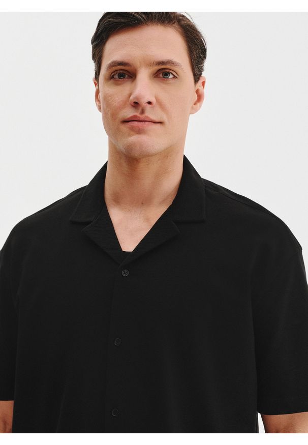 Pako Lorente - PAKO LORENTE - Koszula męska w kolorze czarnym z krótkim rękawem. Okazja: na co dzień. Kolor: czarny. Materiał: bawełna, elastan. Długość rękawa: krótki rękaw. Długość: krótkie. Sezon: lato. Styl: casual