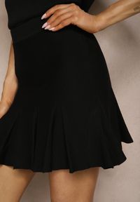 Renee - Czarna Rozkloszowana Spódnica z Wiskozy ze Sweterkowym Motywem Olirvena. Okazja: na co dzień. Kolor: czarny. Materiał: wiskoza. Styl: elegancki, casual #5
