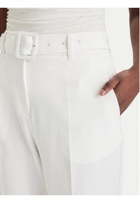 Guess Spodnie materiałowe W6GB05 W1765 Biały Regular Fit. Kolor: biały. Materiał: syntetyk #4