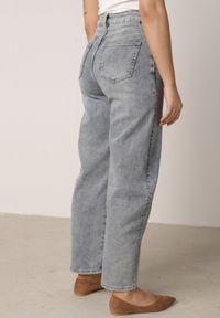 Born2be - Jasnoniebieskie Bawełniane Jeansy o Kroju Barrel Leg z Wysokim Stanem Vimariele. Okazja: na co dzień. Stan: podwyższony. Kolor: niebieski. Styl: casual, klasyczny, boho #8