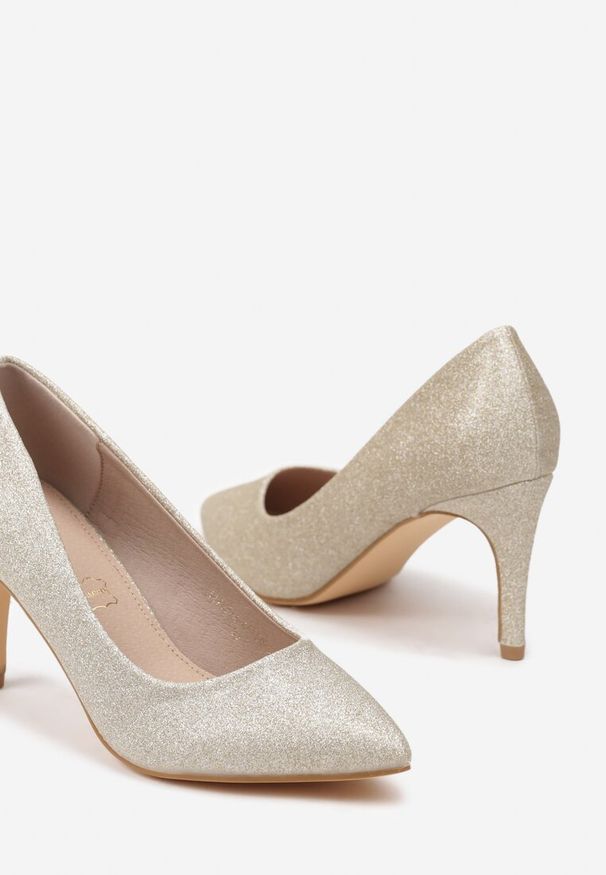 Renee - Złote Eleganckie Czółenka Vices na Szpilce z Brokatem i Wkładką ze Skóry Naturalnej Sarinna. Okazja: na spotkanie biznesowe. Kolor: złoty. Materiał: skóra. Obcas: na szpilce. Styl: elegancki