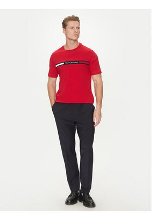 TOMMY HILFIGER - Tommy Hilfiger T-Shirt Chest Insert MW0MW36498 Czerwony Regular Fit. Kolor: czerwony. Materiał: bawełna