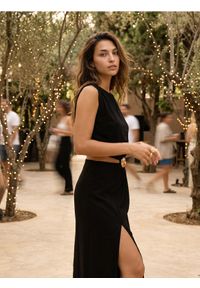 Sinsay - Sukienka midi z wycięciami w talii i rozcięciem - czarny. Kolor: czarny. Długość: midi #1