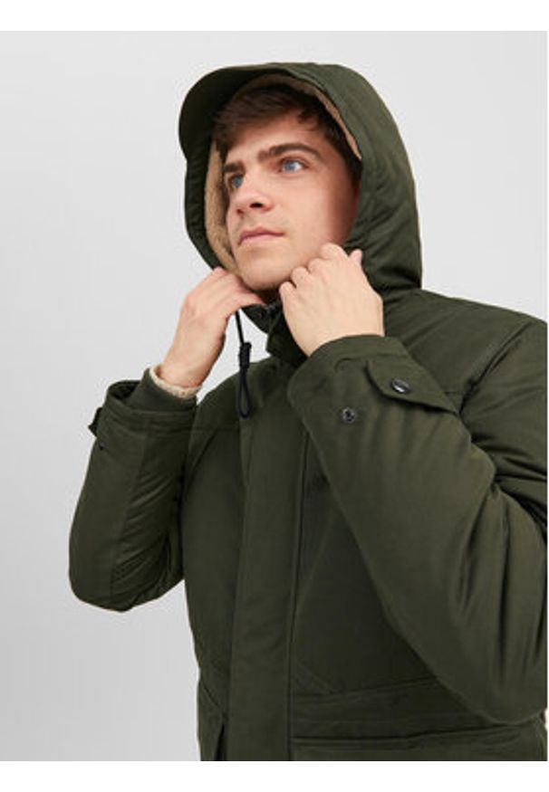 Jack & Jones - Jack&Jones Kurtka zimowa 12235869 Zielony Regular Fit. Kolor: zielony. Materiał: syntetyk. Sezon: zima
