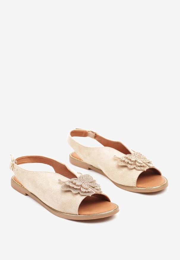 Born2be - Beżowe Sandały z Imitacji Zamszu z Ozdobną Aplikacją z Cyrkoniami Korevelia. Okazja: na co dzień. Nosek buta: otwarty. Zapięcie: pasek. Kolor: beżowy. Wzór: aplikacja. Materiał: zamsz. Sezon: lato. Obcas: na obcasie. Styl: casual, elegancki. Wysokość obcasa: niski