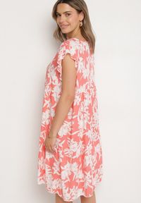 Born2be - Różowa Bawełniana Sukienka o Rozkloszowanym Kroju w Kwiaty Libella. Okazja: do pracy, na co dzień. Kolor: różowy. Materiał: bawełna. Wzór: kwiaty. Typ sukienki: rozkloszowane, proste. Styl: casual, elegancki #4