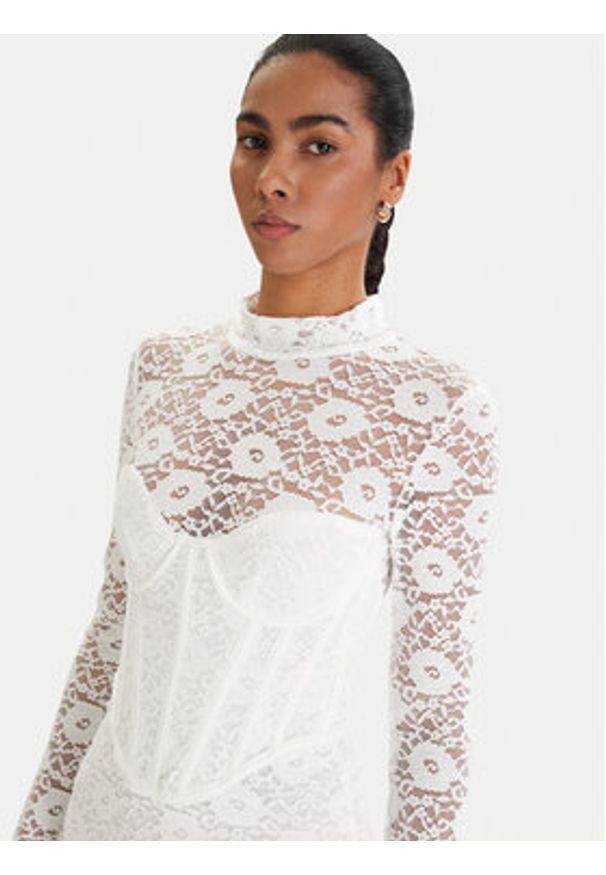 BARDOT - Bardot Sukienka koktajlowa Carmen 60189DB Biały Slim Fit. Typ kołnierza: typu carmen. Kolor: biały. Materiał: syntetyk. Styl: wizytowy