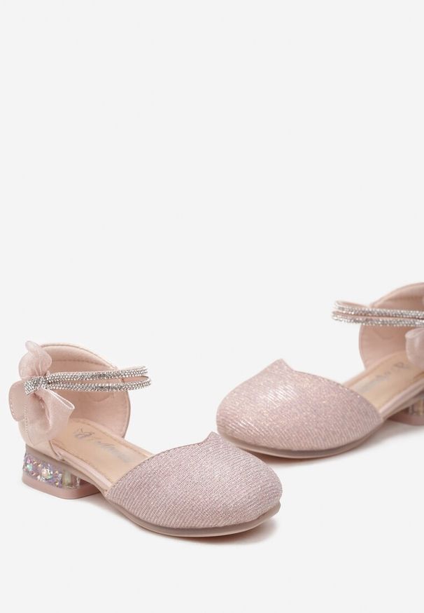 Born2be - Różowe Sandały Zapinane na Rzep z Kokardką i Cyrkoniami Erilsa. Okazja: na komunię. Zapięcie: rzepy. Kolor: różowy. Styl: elegancki