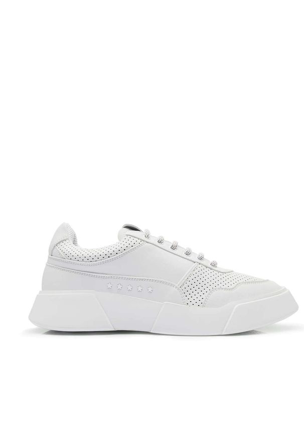 PREMIUM BASICS - Perforowane białe sneakersy SNOW PERFORATED. Nosek buta: okrągły. Kolor: biały. Materiał: jeans, materiał. Szerokość cholewki: normalna. Wzór: aplikacja, nadruk. Sezon: wiosna