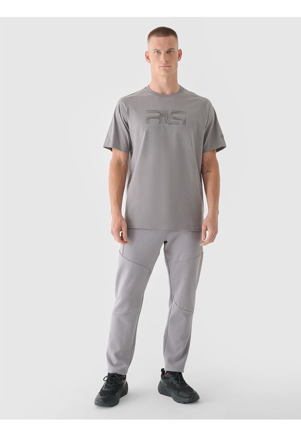4f - 4F T-shirt oversize męski 4F x Robert Lewandowski - szary XL. Kolor: szary. Materiał: bawełna, jersey, dzianina. Długość rękawa: krótki rękaw. Długość: krótkie. Wzór: gładki, nadruk, ze splotem. Styl: klasyczny