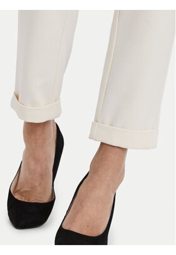 Vero Moda Chinosy Maya 10225280 Beżowy Regular Fit. Kolor: beżowy. Materiał: wiskoza