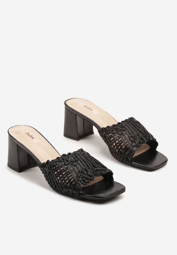 Born2be - Czarne Klapki na Obcasie z Plecioną Cholewką Evitis. Okazja: na co dzień. Kolor: czarny. Wzór: aplikacja. Obcas: na obcasie. Styl: elegancki, casual. Wysokość obcasa: średni