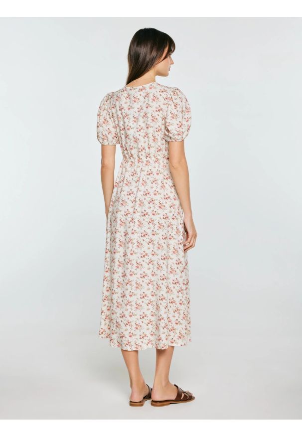 Big-Star - Sukienka damska midi z wiskozy w kwiatowy wzór perłowa Pala 103. Kolor: kremowy. Materiał: wiskoza. Wzór: kwiaty. Styl: elegancki. Długość: midi