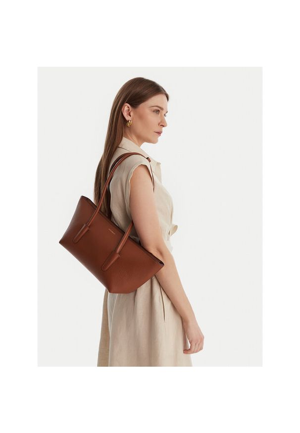 Torebka Coccinelle. Kolor: brązowy