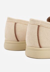 Born2be - Beżowe Mokasyny z Imitacji Zamszu Zdobione Aplikacją z Zawieszkami Peleg. Okazja: do pracy, na spotkanie biznesowe. Kolor: beżowy. Materiał: zamsz. Wzór: aplikacja. Styl: biznesowy, elegancki #7