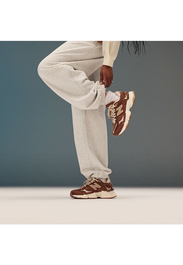 Buty unisex New Balance U9060CCC – brązowe. Kolor: brązowy. Materiał: guma, skóra, materiał, syntetyk. Szerokość cholewki: normalna. Sport: turystyka piesza