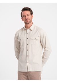 Ombre Clothing - Koszula męska bawełniana REGULAR FIT z kieszeniami zapinanymi na guziki - oliwkowa V4 OM-SHCS-0146 - XXL. Kolor: oliwkowy. Materiał: bawełna. Długość rękawa: długi rękaw. Długość: długie. Wzór: aplikacja