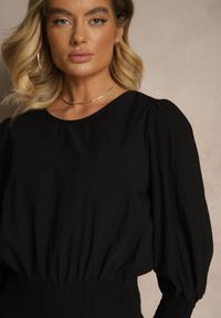 Renee - Czarna Bluzka z Wiskozą Ozdobiona Ściągaczami Tosara. Okazja: na co dzień. Kolor: czarny. Materiał: wiskoza. Długość rękawa: długi rękaw. Długość: długie. Wzór: aplikacja. Styl: casual #4