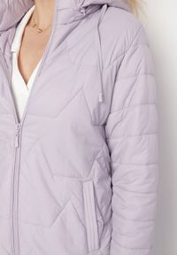 Born2be - Jasnofioletowa Pikowana Kurtka z Odpinanym Kapturem Noridi. Okazja: na co dzień. Kolor: fioletowy. Materiał: jeans. Styl: klasyczny, casual, elegancki #2